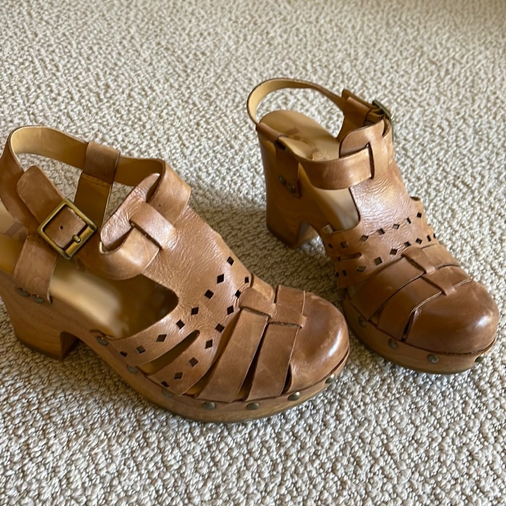 Kork-Ease Leather and Wood Heeled Close Toe Platform Heeled Sandals